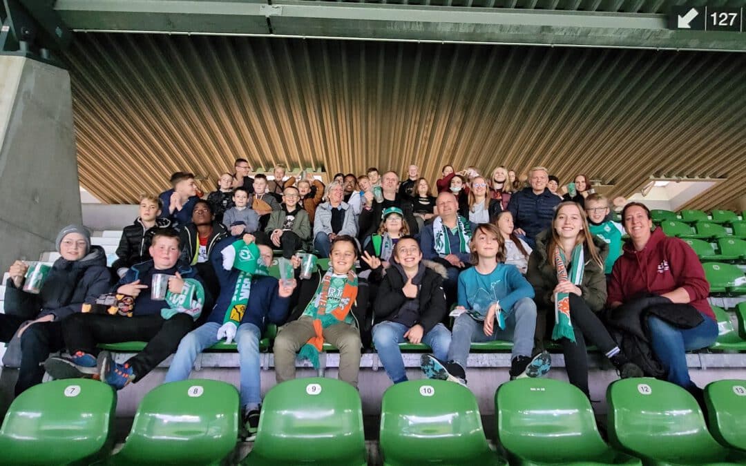 Oberschülerinnen und -schüler beim Werder-Spiel im Stadion dabei