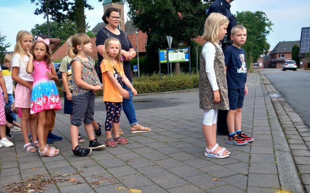 “Gelbe Füße” vor den Straßenübergängen erneuert