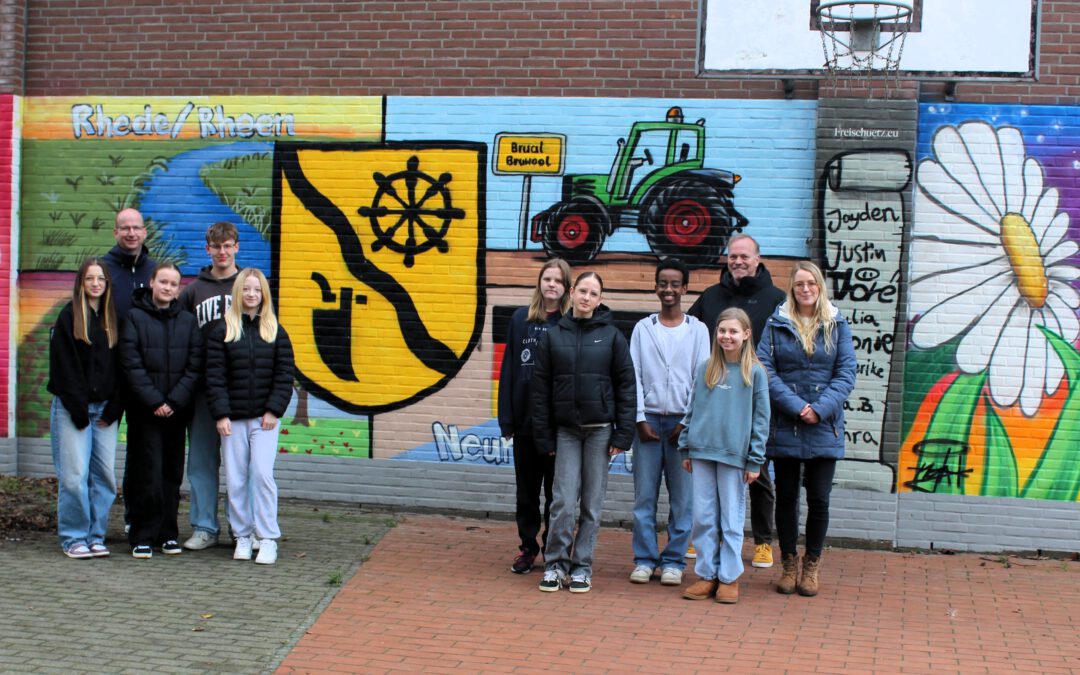 Jugendliche verschönern Schulhof im Zuge eines Graffiti-Workshops