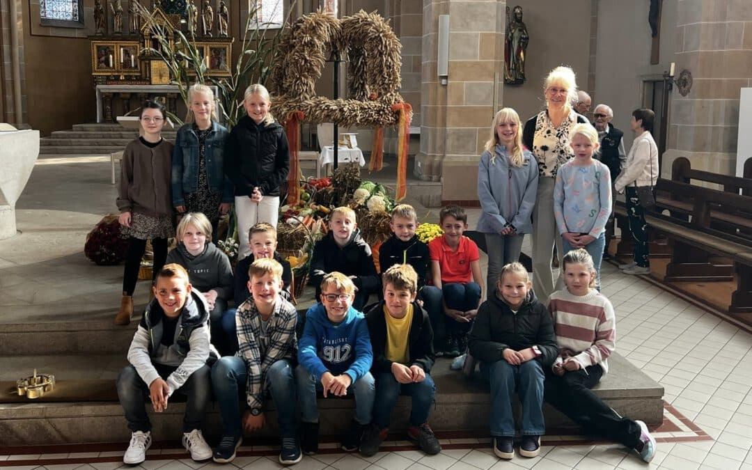 Kinner van de Platt-AG gestaltet Erntedank-Misse