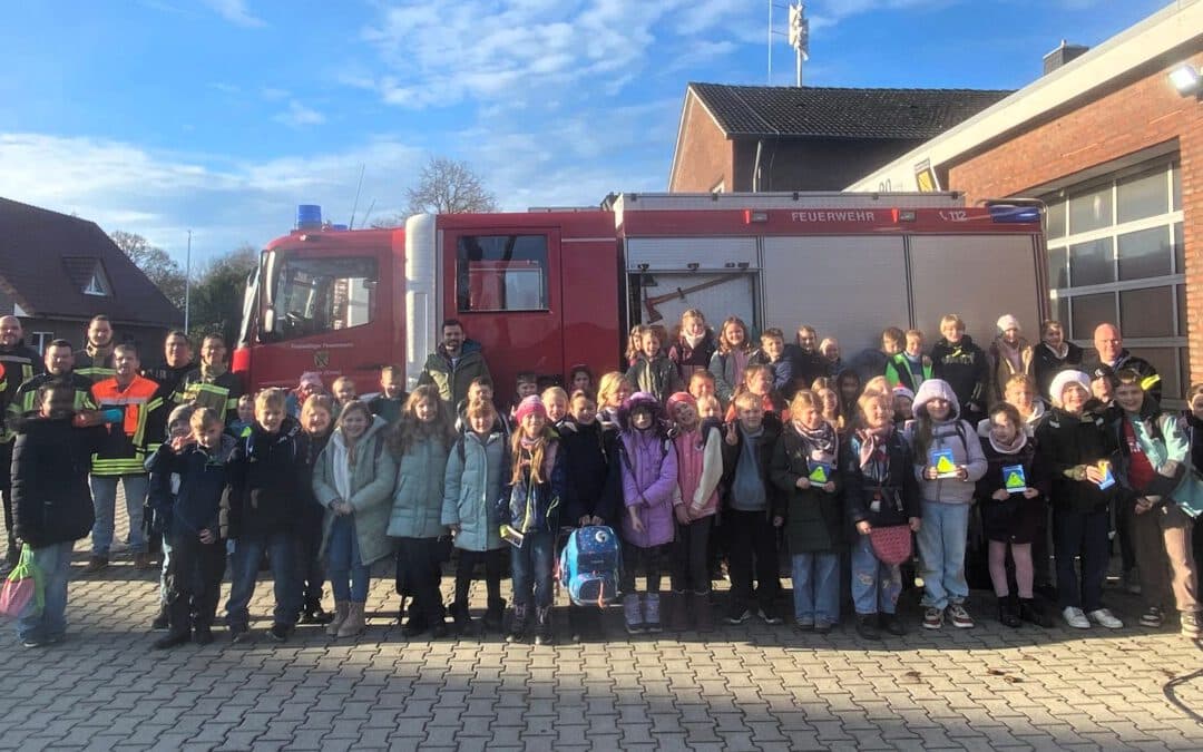 Jahrgang 4 zu Besuch bei der Feuerwehr