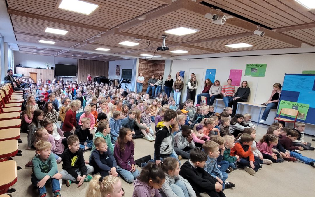 Grundschulkinder setzen Zeichen des Friedens